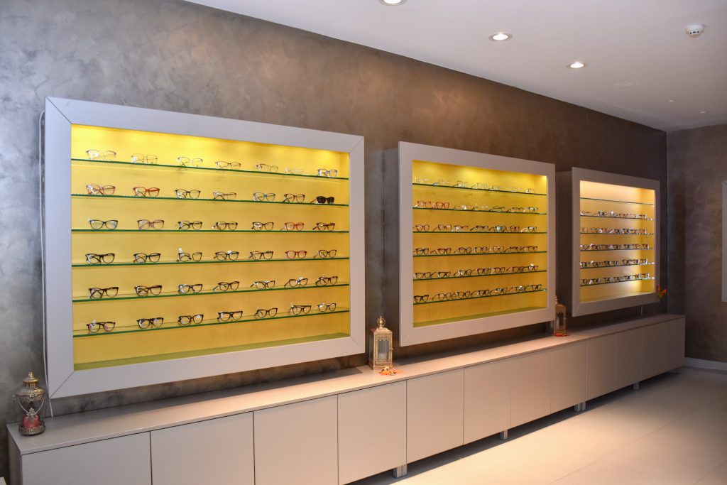 Izbor premium okvira u Optici Paloma