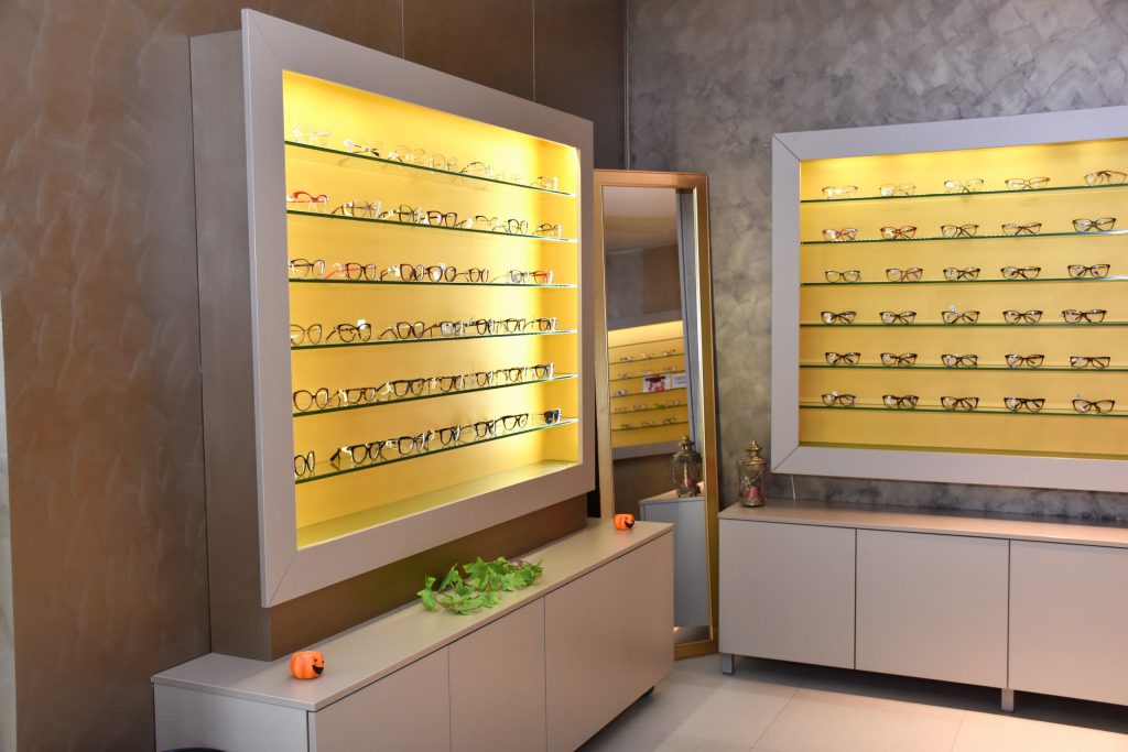Izbor premium okvira u Optici Paloma